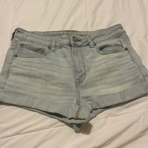 American Eagle hi rise shortie light wash